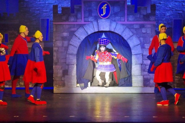  Shrek Set Rental pictures - Stagecraft Theatrical